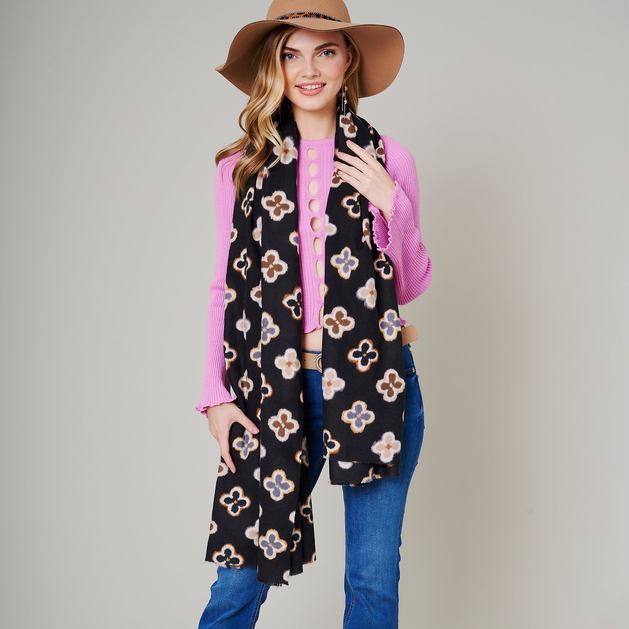 Quatrefoil Print Soft Oblong Scarf