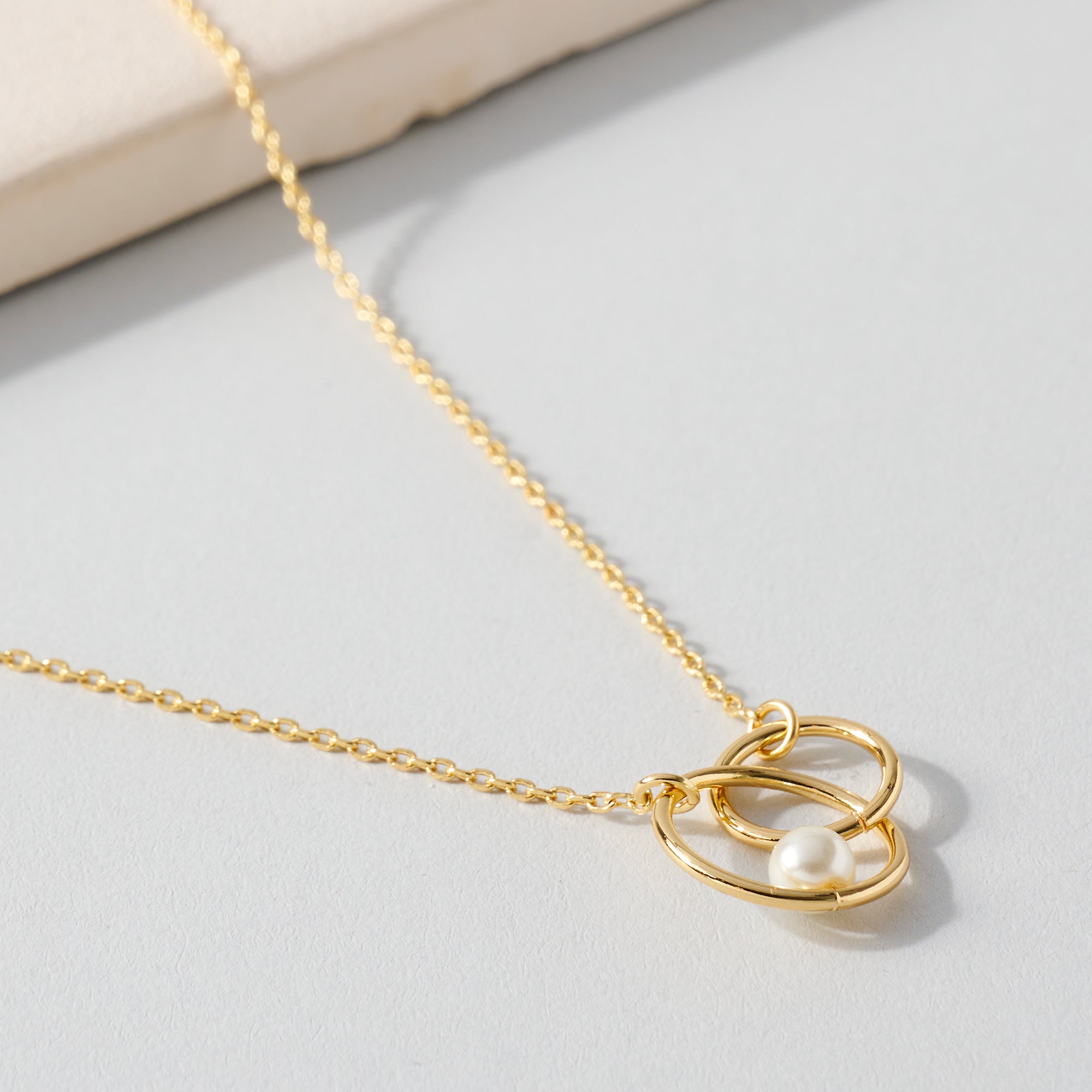 Circle Pearl Pendant Necklace