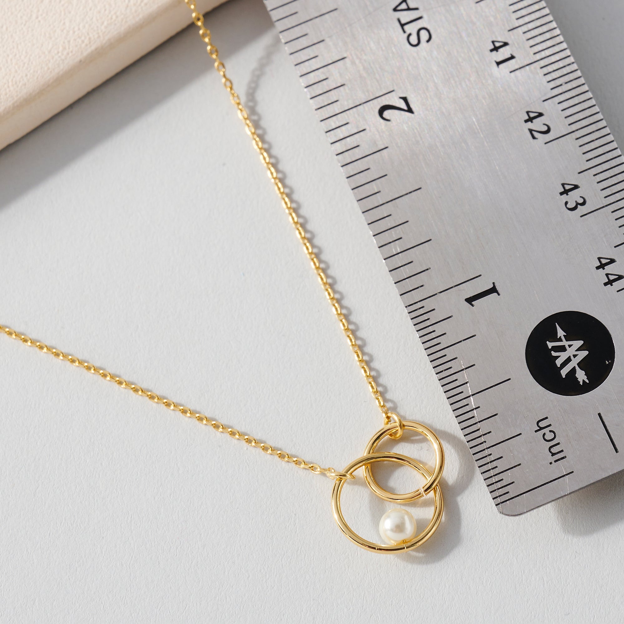Circle Pearl Pendant Necklace