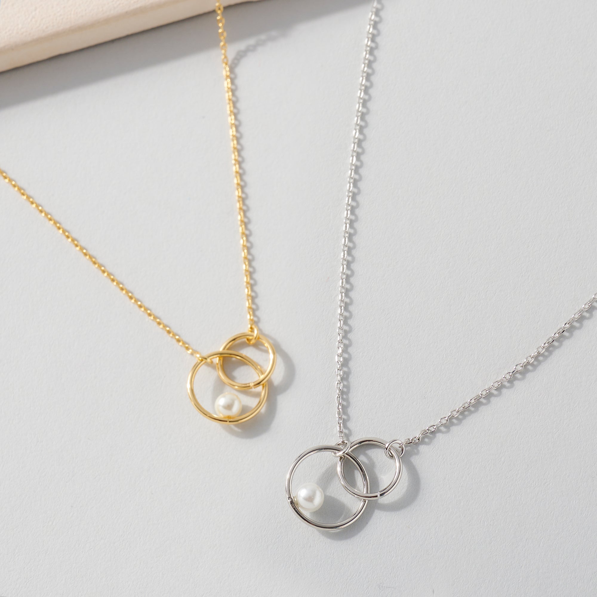 Circle Pearl Pendant Necklace