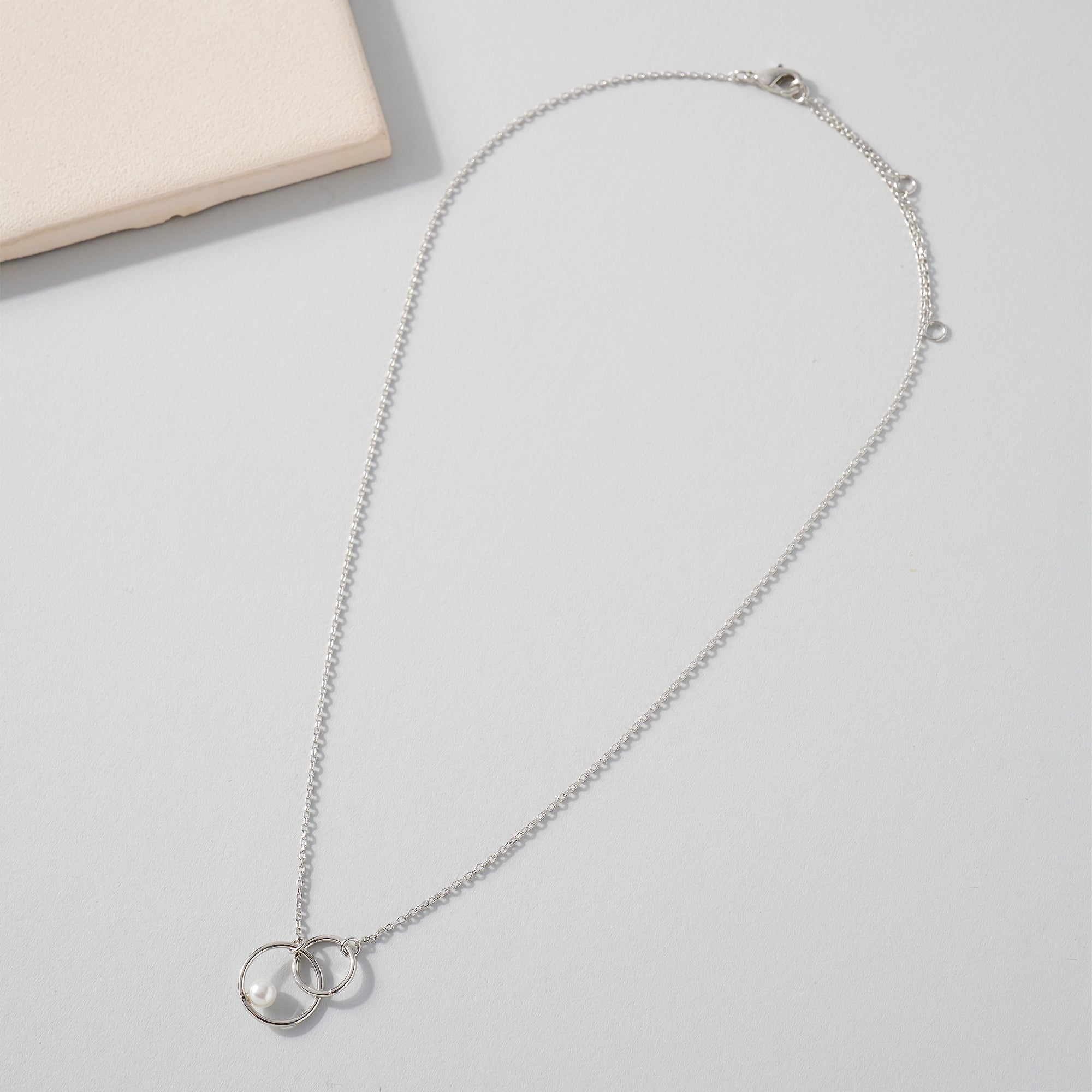 Circle Pearl Pendant Necklace