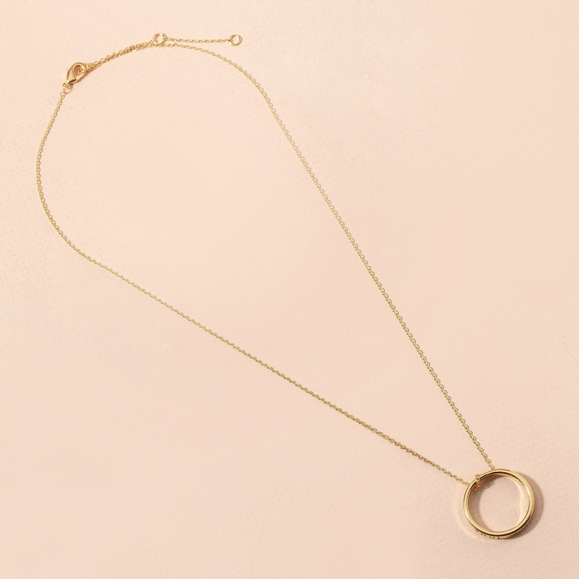 SOUL SISTERS Circle Pendant Necklace
