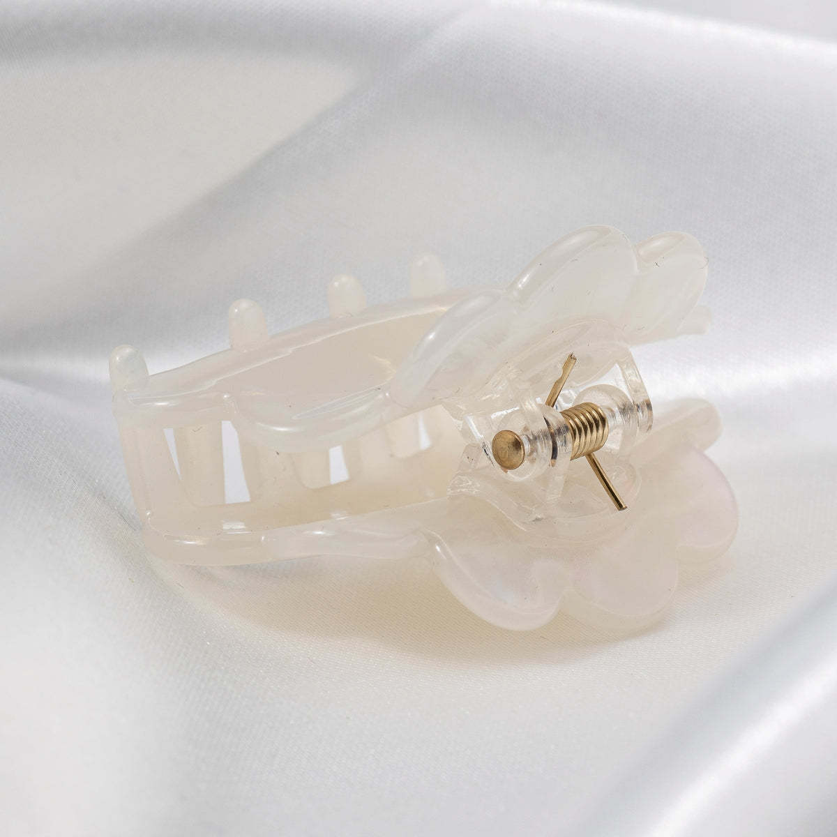 Floral Scallop Hair Claw