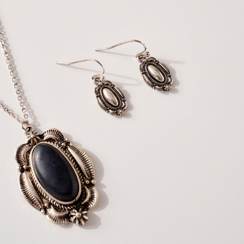 Western Design Stone Pendant Necklace