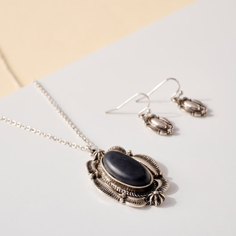 Western Design Stone Pendant Necklace