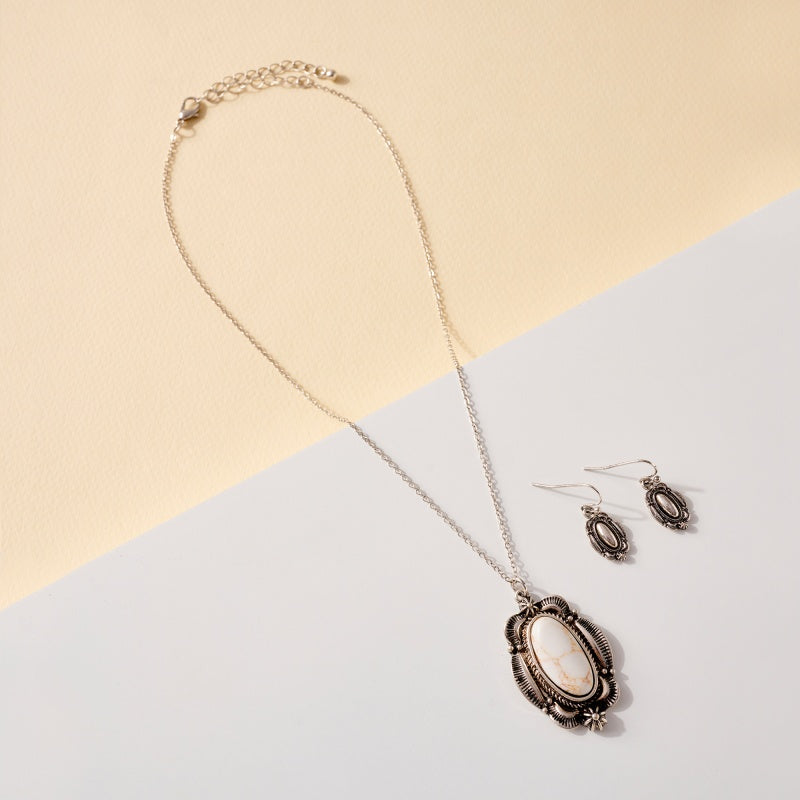 Western Design Stone Pendant Necklace